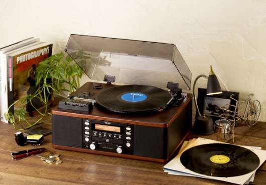 d526 ターンテーブル カセット付きCDレコーダーLP-R550USB 新品