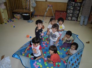 今日は部屋の中のプールだぞ!