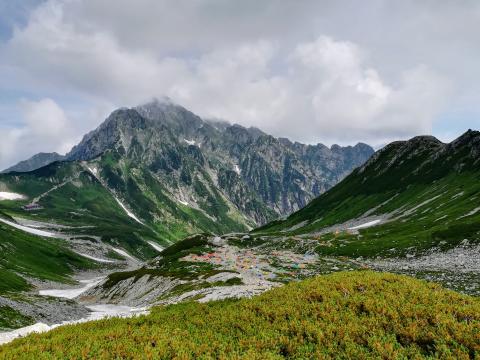 剣沢キャンプ場より剱岳画像