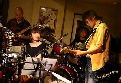 Seki4@the G's bar.Photo by Miyuki.