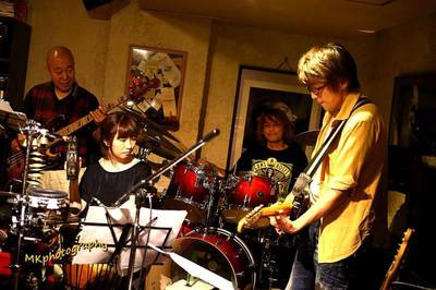Seki4@the G's bar.Photo by Miyuki.