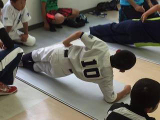 肘肩検診の様子画像