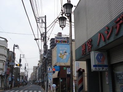 青梅駅前の交差点から東側を見たところです。