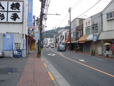 青梅駅前の交差点から西側をみたところです。