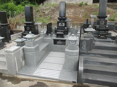 石山霊園　         9坪　10型(上下蓮華)