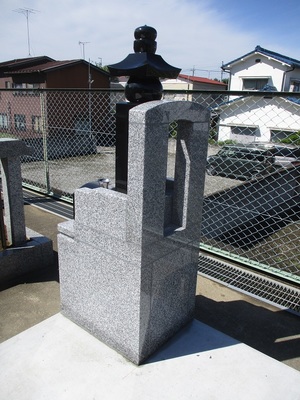 恵徳寺(曹洞宗)　　　五輪塔型(背面)