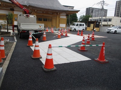 寺院　参道工事（舗装工事完成）